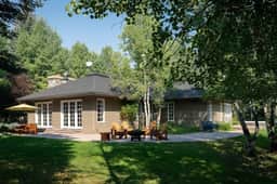 Gimlet Family Home | Close to Lift with Hot Tub!