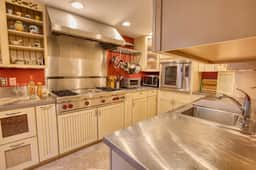 531 N 3rd Ave W #1