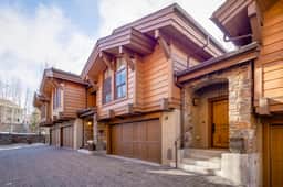 SkiView Family Home with Riverfront Hot Tub