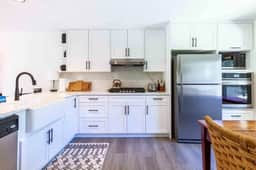 2806 Summit One Condo