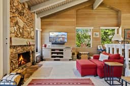Alpine Loft | Walk to Ski | Hot Tub | Pool | Deck
