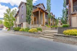 The Timbers Retreat | Hot Tub, Baldy Views & Walk to Downtown