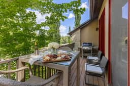 The Timbers Retreat | Hot Tub, Baldy Views & Walk to Downtown