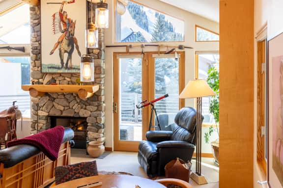 Warm Springs Ski Way Home | Pool, Pickleball, and More!
