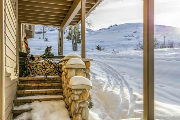 1572 Snowcreek