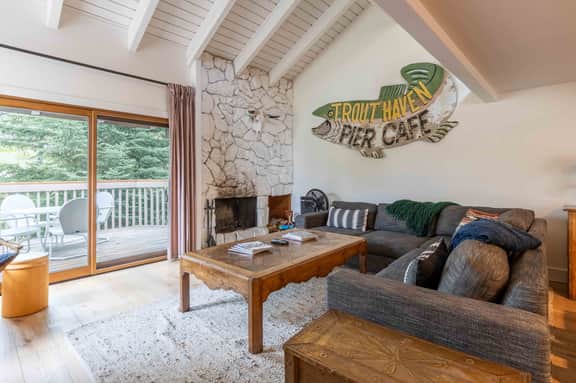 1546 Snowcreek