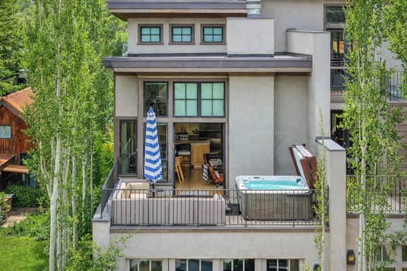 Alpine Rowhouse - Boutique Luxury in Town