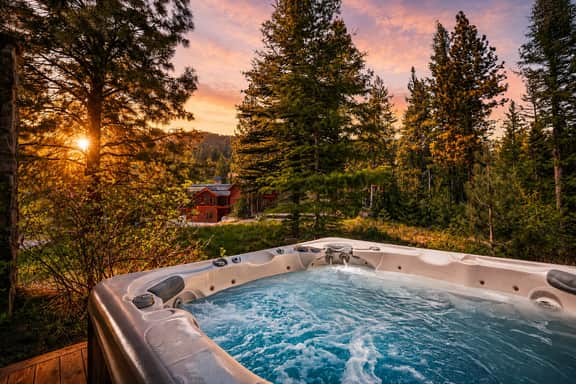 Fireside Lodge | Ski-In/Ski-Out Luxury Cabin + Hot Tub