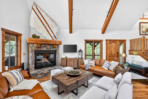 Fireside Lodge | Ski-In/Ski-Out Luxury Cabin + Hot Tub