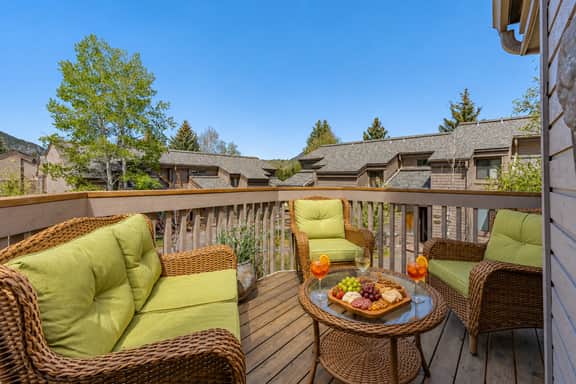 1537 Snowcreek