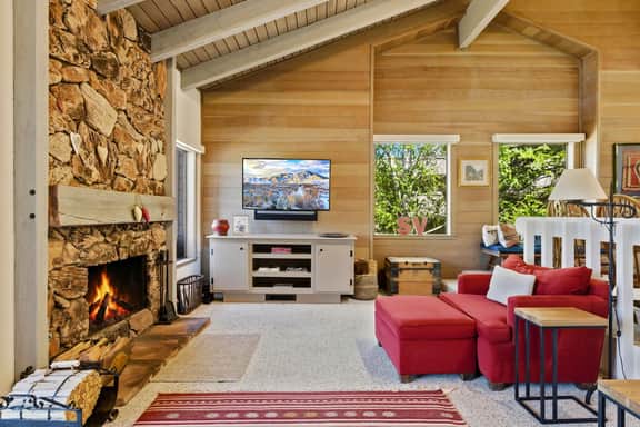 Alpine Loft | Walk to Ski | Hot Tub | Pool | Deck