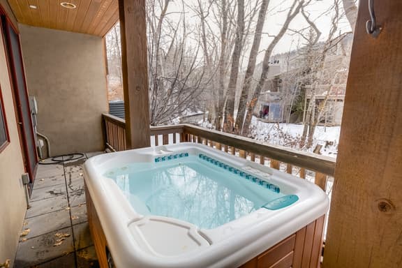 SkiView Family Home with Riverfront Hot Tub