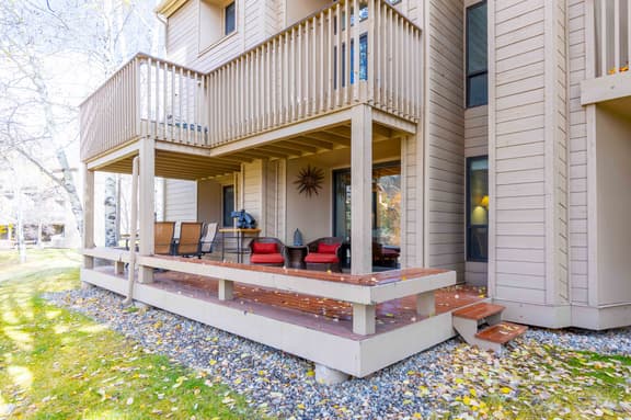 Elkhorn Retreat: Condo with Pond Views, Pool & Pet-Friendly