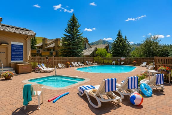 Snowcreek Retreat at Dollar | Walk to Dollar Mountain + Lodge | Hot Tub