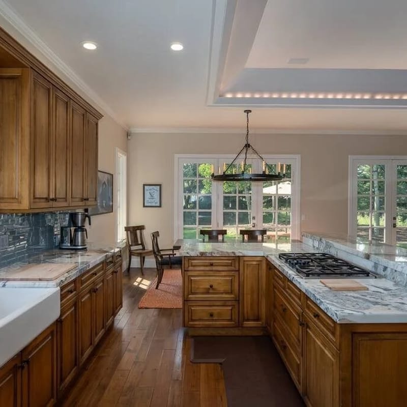 Gimlet Family Home | Close to Lift with Hot Tub!