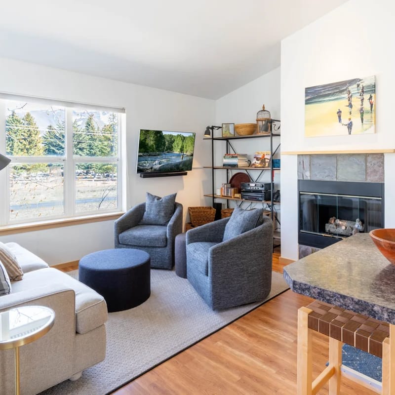 Cozy Hailey Haven: Sun, Ski, Work, & Play at Your Doorstep