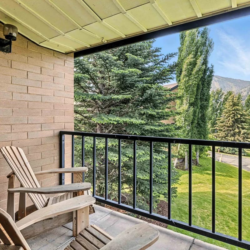 Bigwood Basecamp with Mountain Views & Great Location