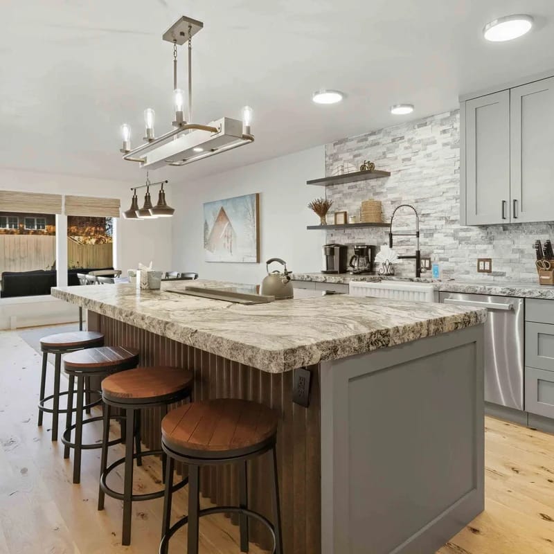 The Timberline House | Modern Mountain Comfort | Walk to Town & Near Lifts